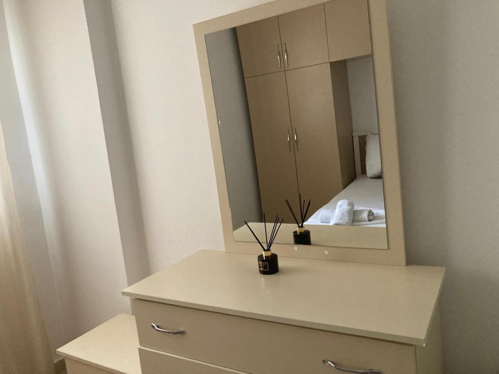 Hergi Apartament Vlorë Exteriör bild